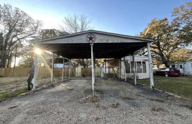 Spacious 2-bedroom, 1-bathroom home! - 135 Oxbow Drive, Henderson County, TX 75156