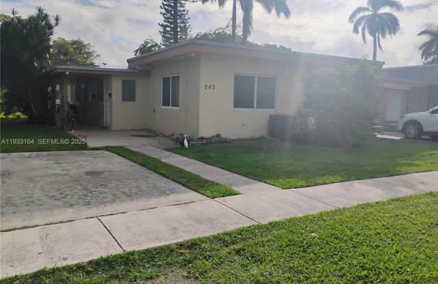 242 SE Park St - 242 Southeast Park Street, Dania Beach, FL 33004