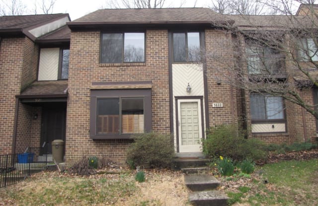5822 JACKSONS OAK COURT - 5822 Jacksons Oak Court, Burke Centre, VA 22015