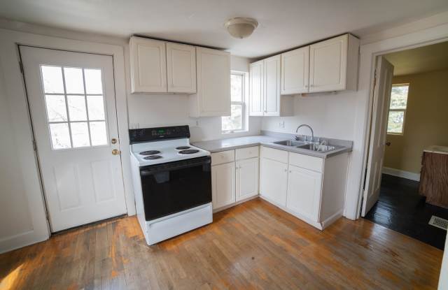 127 C Woodlawn Ave photos photos
