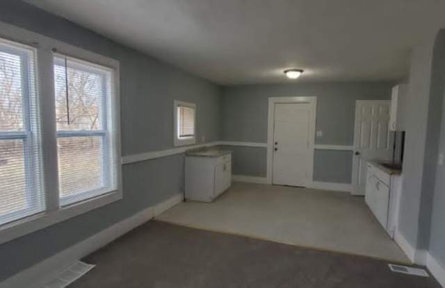 15840 Dexter Ave Gallery 4
