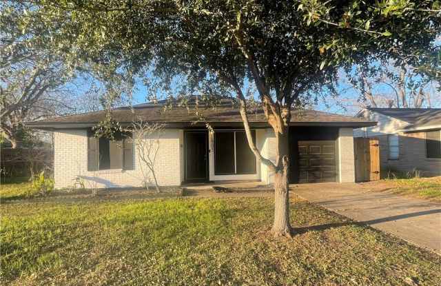 1605 Bexar Avenue - 1605 Bexar Avenue, Victoria, TX 77901