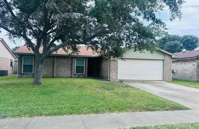 Beautiful Southside 3BR Home | Vaulted Ceilings | Fireplace | Refrigerator Included | Covered Patio photos photos