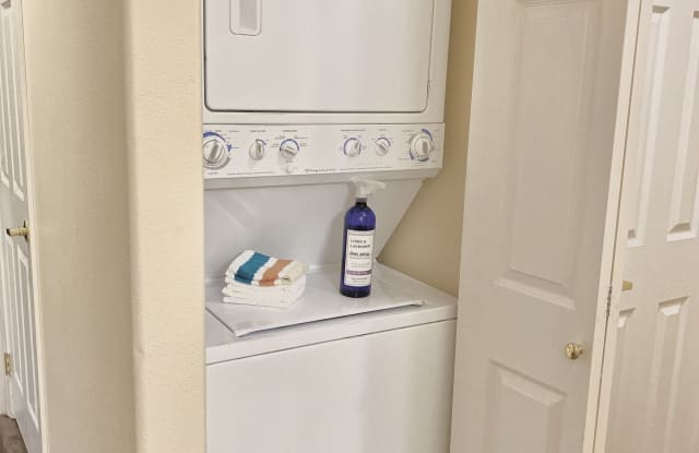 Deer Creek Apartments Gallery 3