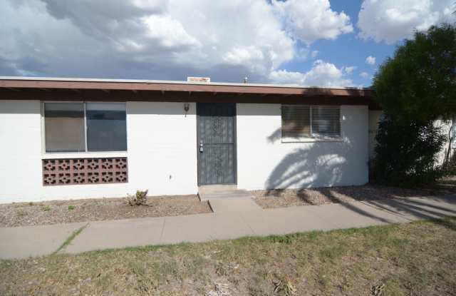 Charming 2 Bedroom 1 Bath Townhouse! East Tucson Location! Gallery 1