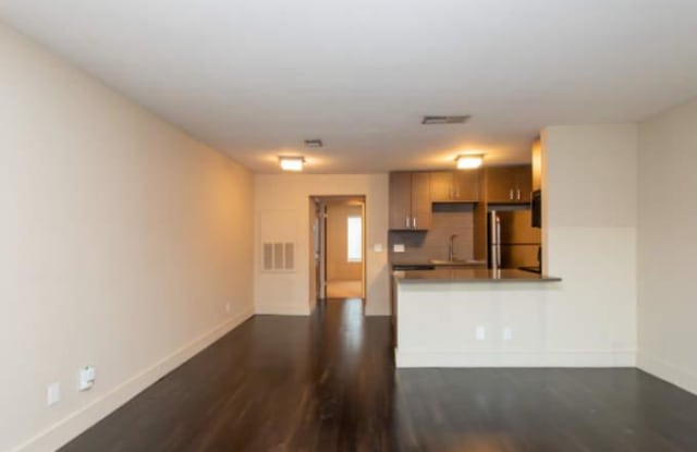 2473 Town Lake Cir Gallery 3