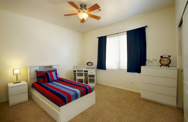 4 Bedroom Furnished Gilbert Home Gallery 3