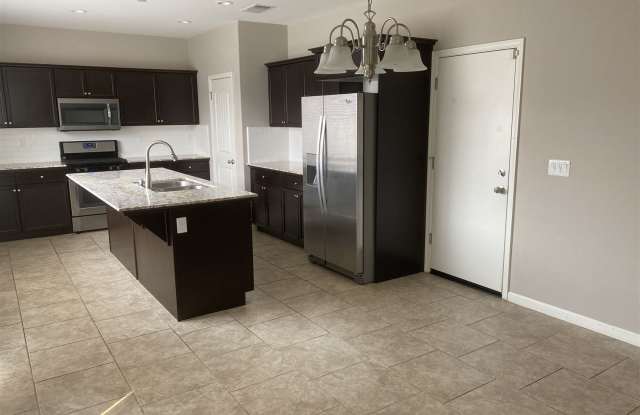 555 Portola St - 555 Portola Street, Lemoore, CA 93245