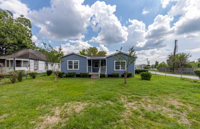 Cute and cozy 3 bedroom / 2 bath home in Liberty! photos photos