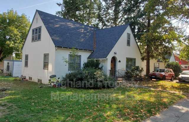 520 NE Maple St photos photos