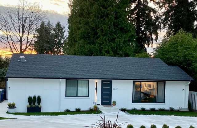 Yarrow Point Home - 3847 94th Avenue Northeast, Yarrow Point, WA 98004