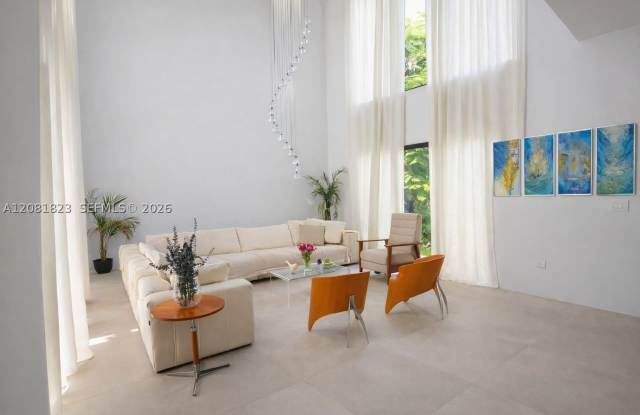 4031 SW 54th Ct Gallery 3