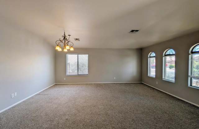 738 E SADDLE Way Gallery 3
