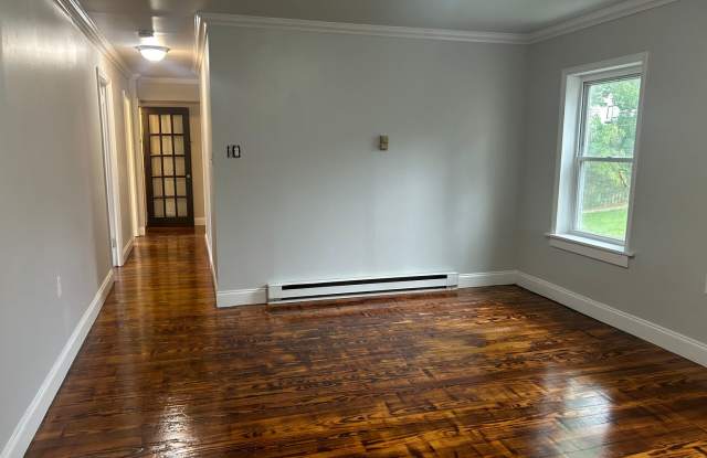 Newly Renovated 2 bedroom in Lancaster City - Spacious Storage Unit Included! Gallery 4
