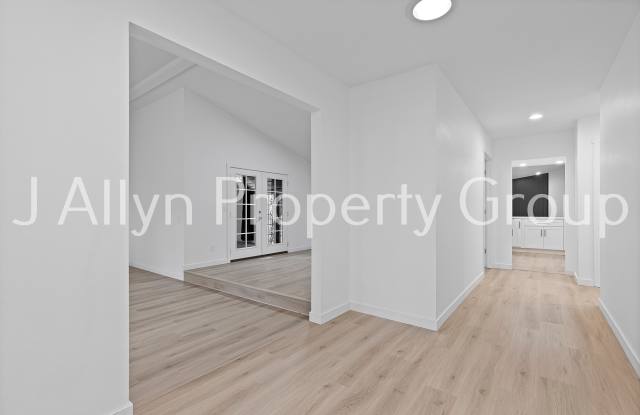 11348 Southwest Lynnvale Drive photos photos