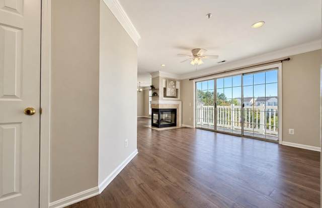46924 COURTYARD SQ #301 Gallery 3