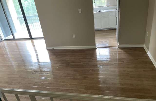 15607 DORSET RD #46 Gallery 1