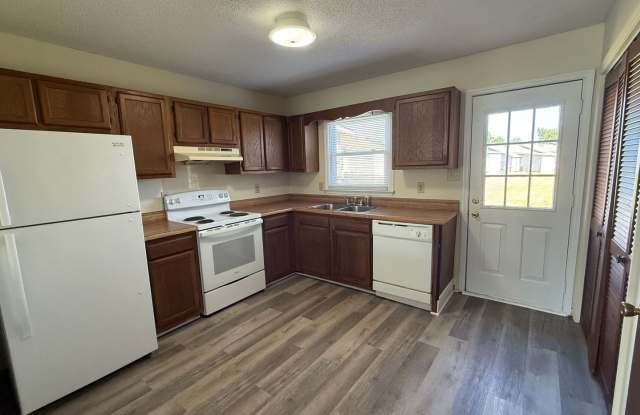 2 bedroom, 1 bath duplex. Gallery 3