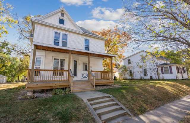 416 W 4th St - Cedar Falls - 416 West 4th Street, Cedar Falls, IA 50613