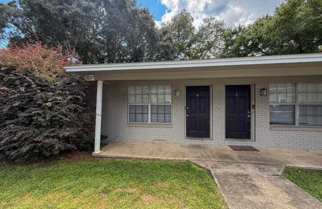 2 Bedroom 1 Bath Duplex off Creighton Rd! - 5820 Sanders Avenue, Ferry Pass, FL 32504 2 Bedroom 1 Bath Duplex off Creighton Rd! - 5820 Sanders Avenue, Ferry Pass, FL 32504