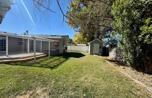 SPACIOUS 3-BEDROOM HOME WITH FLEX SPACE, 2-CAR GARAGE & FENCED YARD Gallery 4