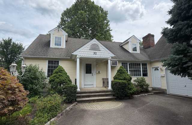Beautiful 4 Bedroom Home in Danbury! photos photos