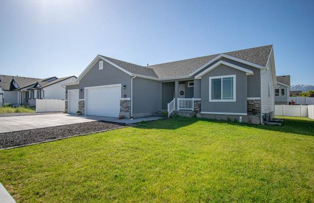 289 W 2280 N photos photos