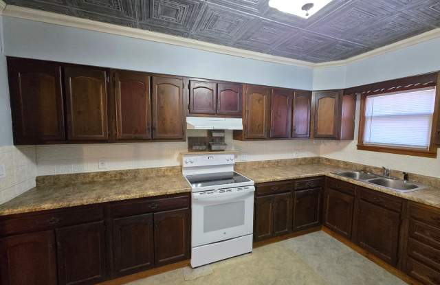 2-bedroom Bungalow with Spacious Kitchen, Large Covered Porch and Large Garage photos photos