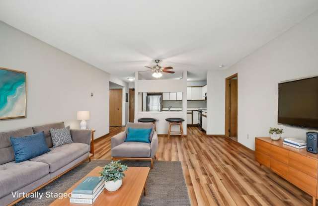 Cloverleaf Park Apartments Gallery 1