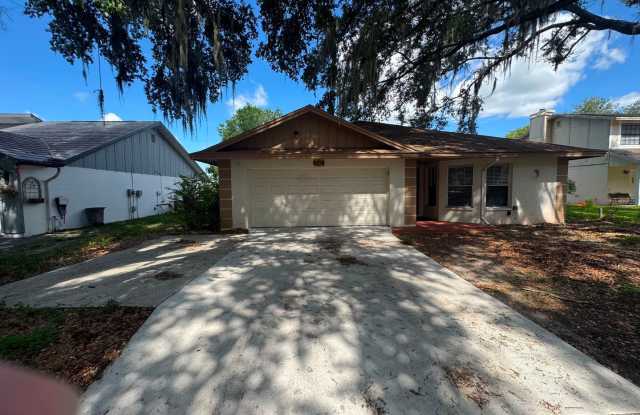 Spacious Lakeland 3-Bedroom Home with 2-Car Garage & Large Driveway photos photos