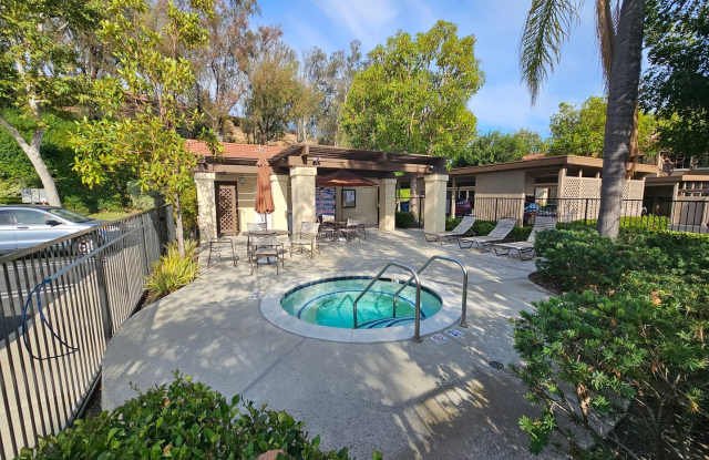 Wonderful 2 Bedroom 2 Bathroom Upper Level End Unit Gallery 4