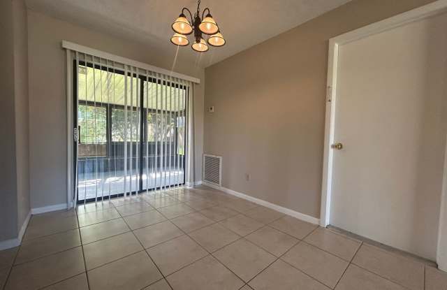 Charming 1 Story Stucco Home - 3 bed 2 bath & 2 car Garage with large back yard! Gallery 4