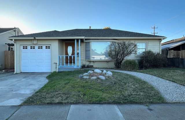 Lovely 3 Bed, 1 Bath with large backyard photos photos