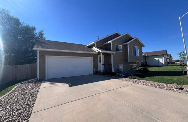 4 BED | 2 BATH | DOUBLE GARAGE | PET NEGOTIABLE | RAPID VALLEY Gallery 1