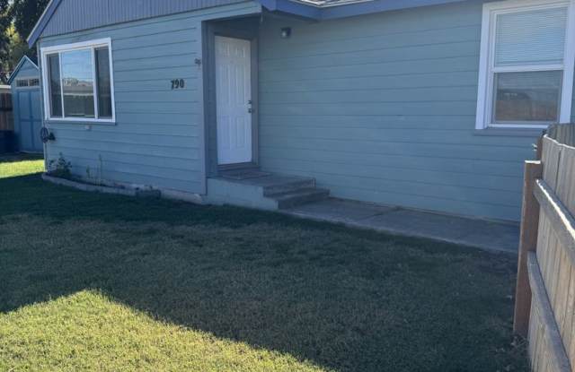 See the potential in this charming rental - 790 Diagonal Boulevard, Hermiston, OR 97838