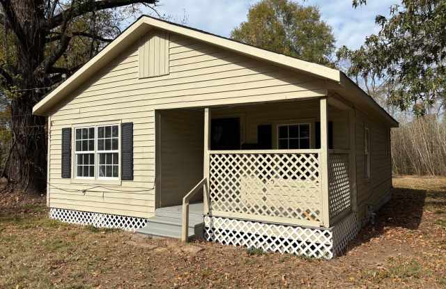Nice house on large lot with low traffic - 608 West 82nd Street, Shreveport, LA 71106