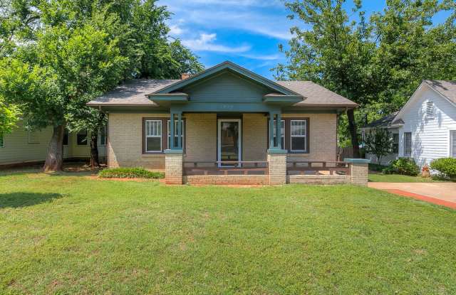 Remodeled Single Family Home- Large Yard- Close to Uptown, Paseo + Plaza - Refrigerator + Washer/Dryer Included photos photos