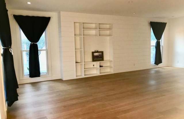 2371 Ross Road Gallery 4