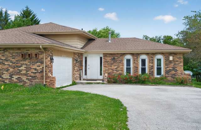 Stunning 4BR House in Crown Point photos photos