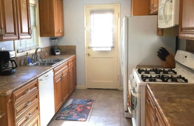 916  Thomas Ave - 916 Thomas Avenue, San Diego, CA 92109