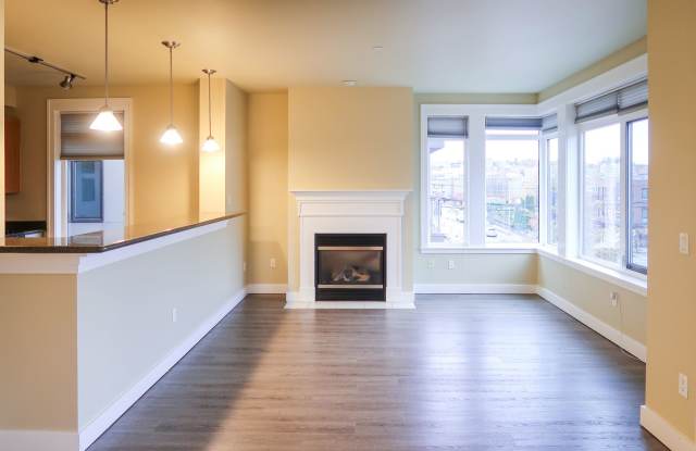 Lakeside 2BR Condo with Modern Finishes  Prime Location! - 3217 Eastlake Avenue East, Seattle, WA 98102