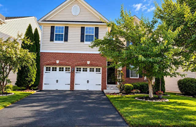 8707 RALEIGH Mews Gallery 1