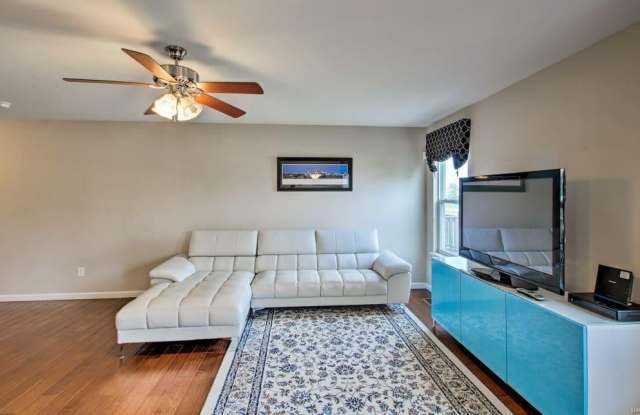 874 HARBOR WOODS Drive Gallery 4