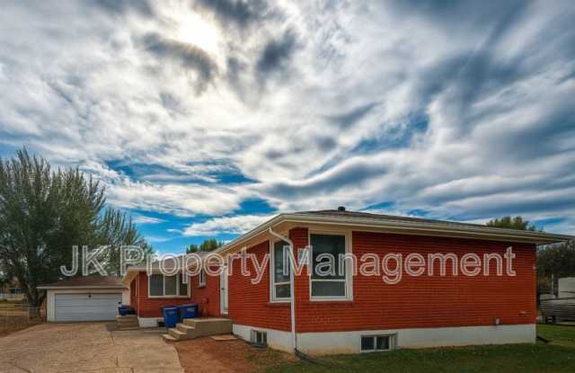 528 21st Ave NE - 528 21st Avenue Northeast, Great Falls, MT 59404