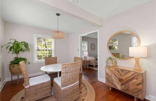 557 Glenwood Place SE photos photos