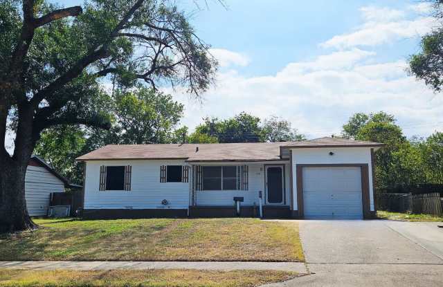3 BEDROOM AVAILABLE NOW! - 1410 Redondo Drive, Killeen, TX 76541