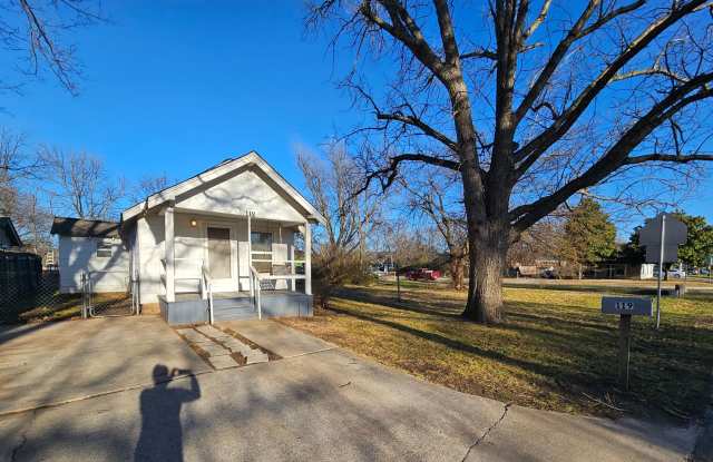 (1-2) Bed/(1) Bath AVAIL NOW! Pet Negotiable! - 119 South Stewart Avenue, Norman, OK 73071