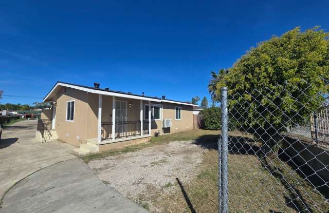 3 Bed Home + Studio with Large Yard Ample Parking Near Downtown Vista photos photos 3 Bed Home + Studio with Large Yard Ample Parking Near Downtown Vista photos photos