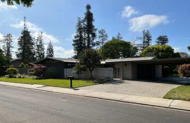 Mid-Century Modern in sought after Sherwood Forest neighborhood! Gallery 3