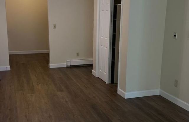 Recently Remodeled 2 Bed 1 Bath Lakeside Dr Condo Gallery 3